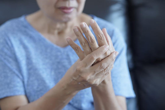 ¿Qué cambios en el estilo de vida pueden ayudar a las personas con artritis?